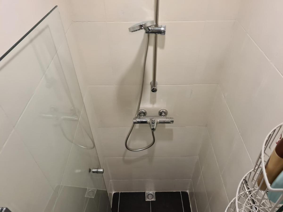 1 Bedroom 15 Min By Tram To Amsterdam Centre! Bagian luar foto